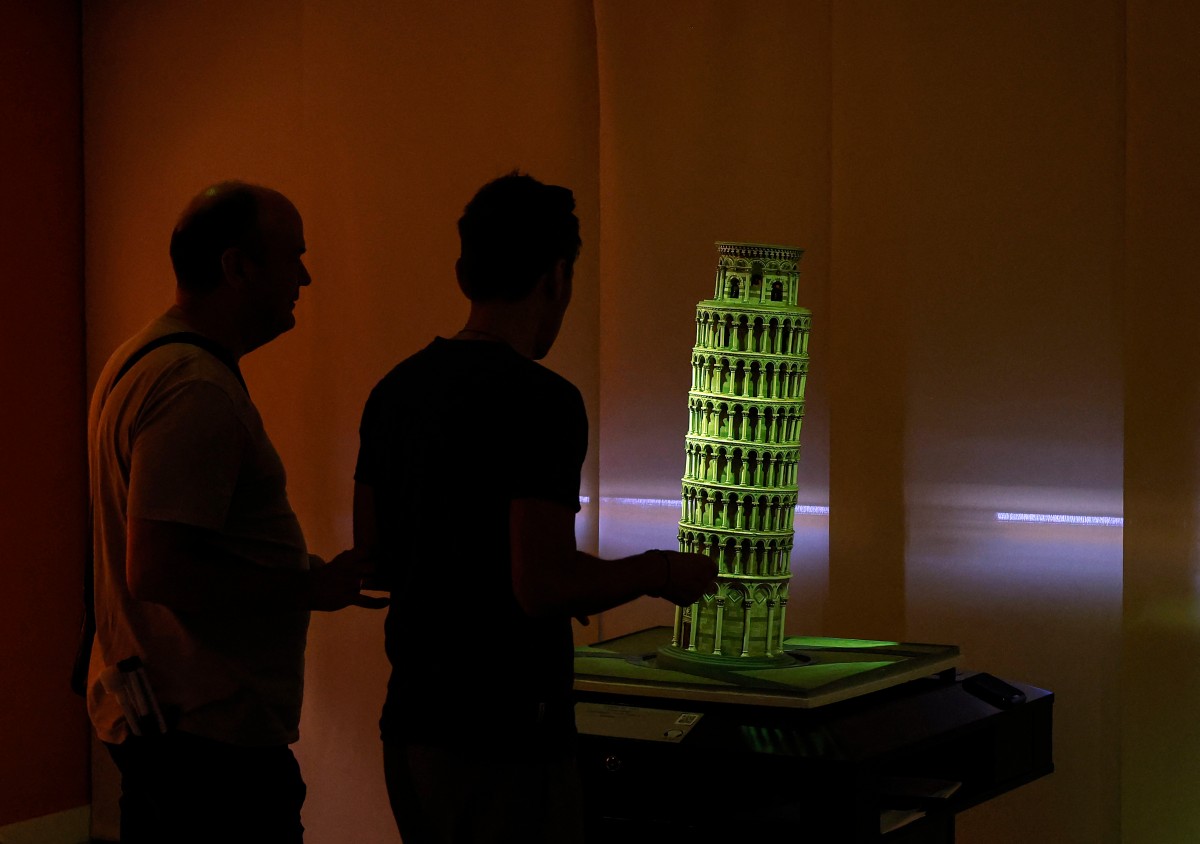 تجربة مذهلة في متحف بمدريد... المكفوفون يستكشوف معالم أثرية باللمس (صور)